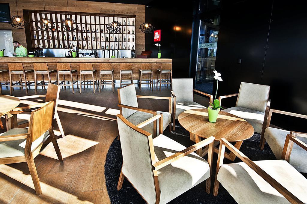 Fabrika Hotel Хумполец Екстериор снимка
